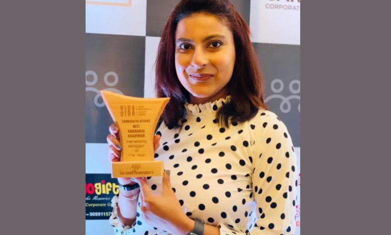 Niti Vakharia Kharwar Bags Parenting Blogger of The Year Award