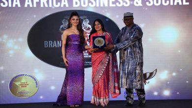Bong woman receives the Black Swan Award for “Women Empowerment” in UAE